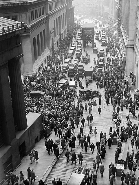  Crowd gathering on Wall Street after the 1929 crash